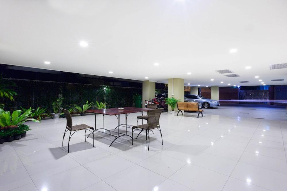The Aim Sathorn Hotel Bangkok Exterior foto