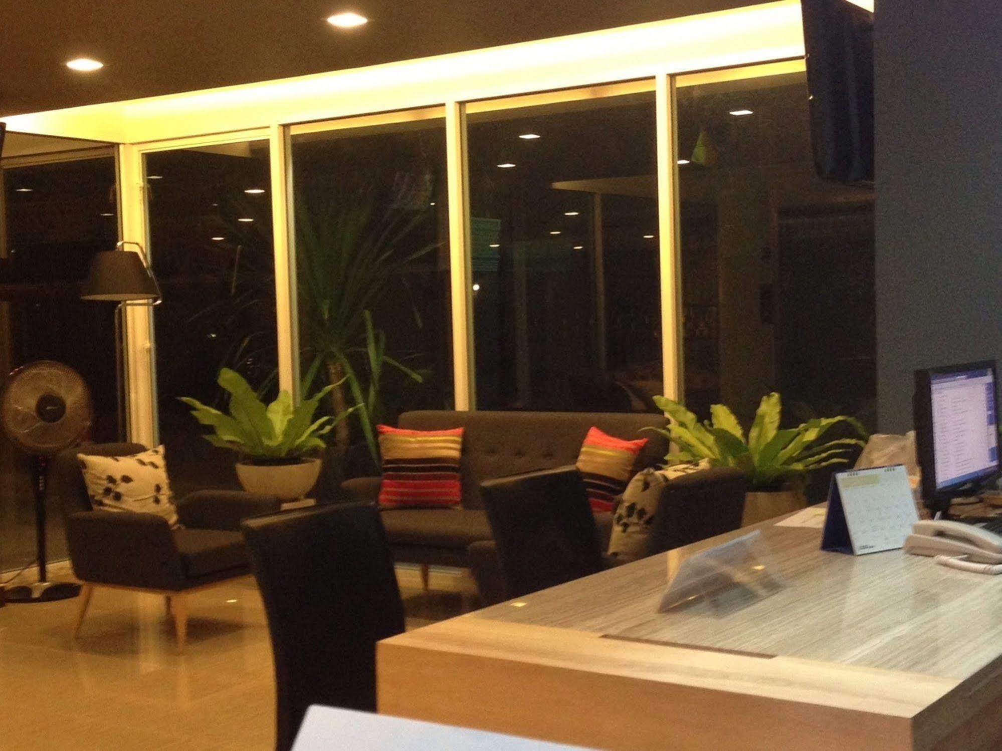 The Aim Sathorn Hotel Bangkok Exterior foto
